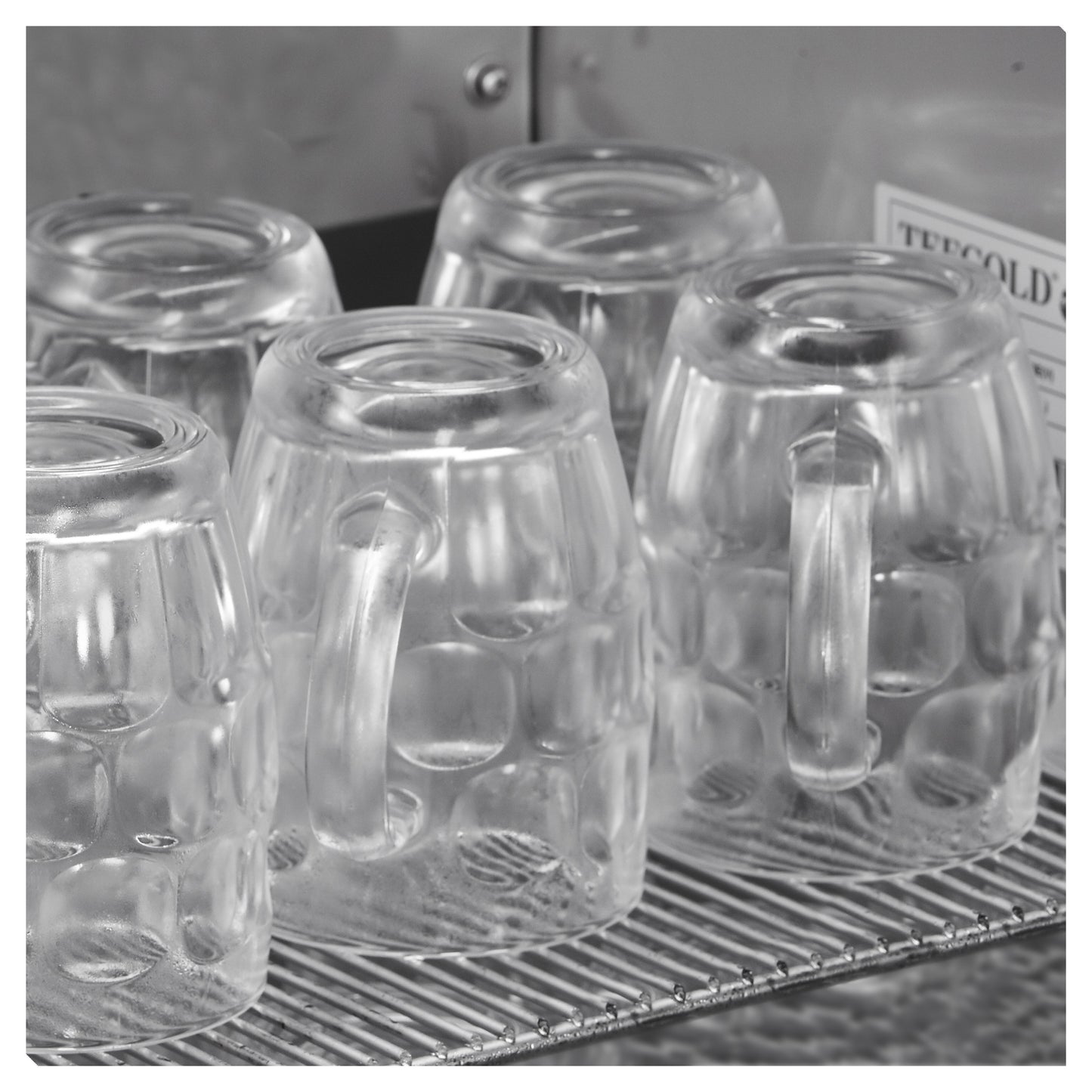 GF200VSG - Glassfrys - Bordsfrys perfekt för att frosta glas. Ger iskalla glas som håller ölen kall.