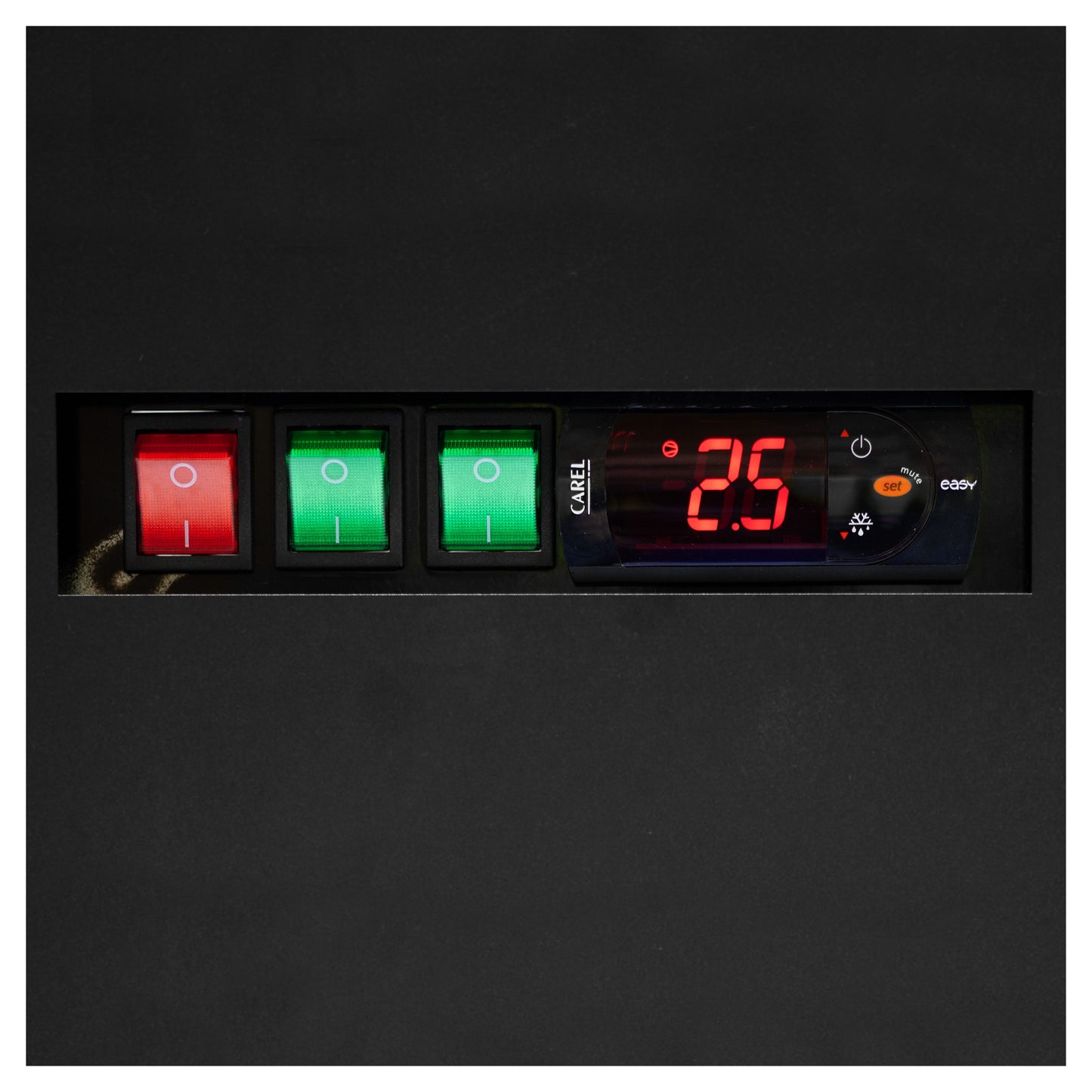 PC1870B - Multideck-kyl för stormarknader - Svart multideck-kyl med ramlösa glasdörrar