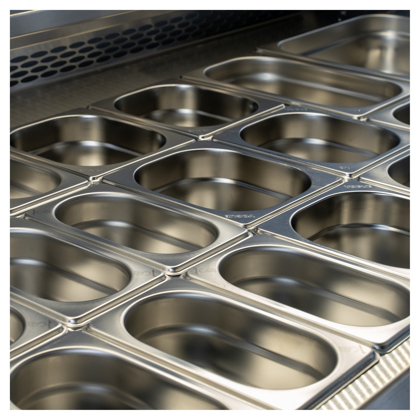SPID100 - Serveringsdisk - Ventilerad serveringsdisk med gastronorm-dimensioner